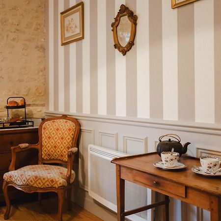 Готель Le Manoir Des Marronniers Sully  Екстер'єр фото