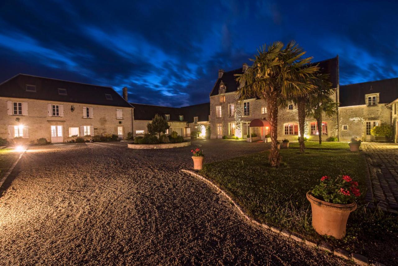 Готель Le Manoir Des Marronniers Sully  Екстер'єр фото