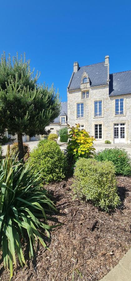 Готель Le Manoir Des Marronniers Sully  Екстер'єр фото