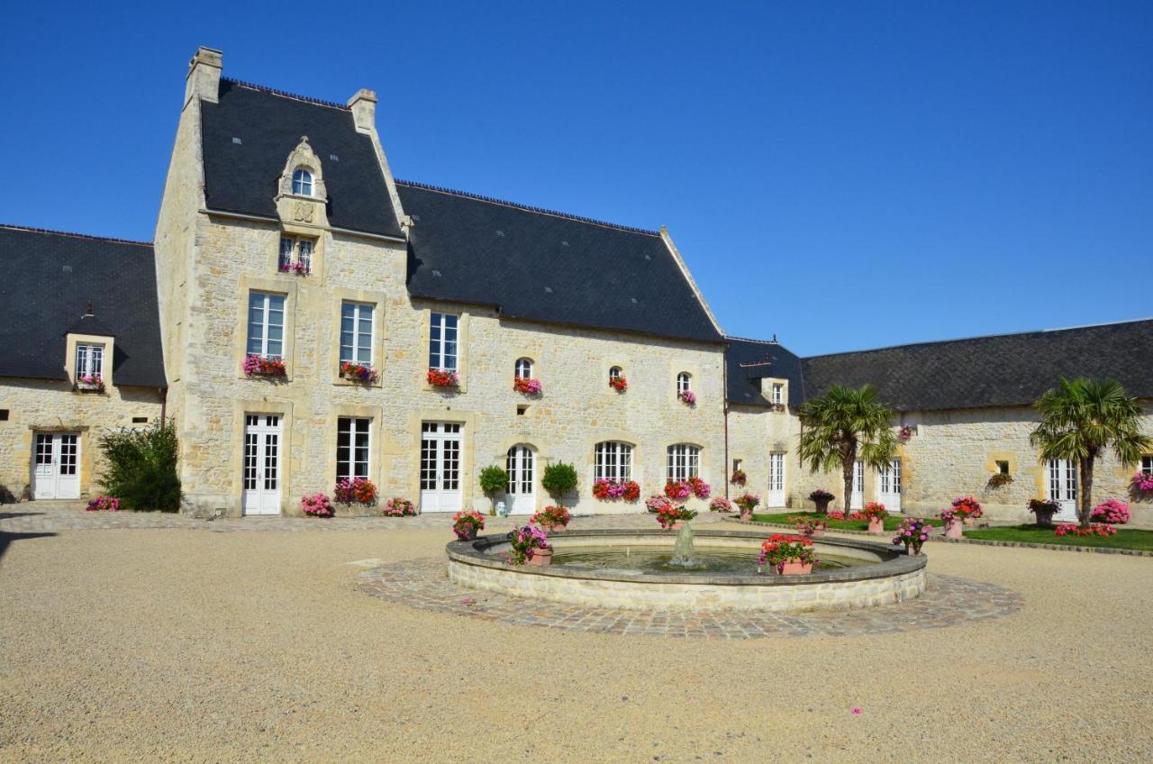 Готель Le Manoir Des Marronniers Sully  Екстер'єр фото